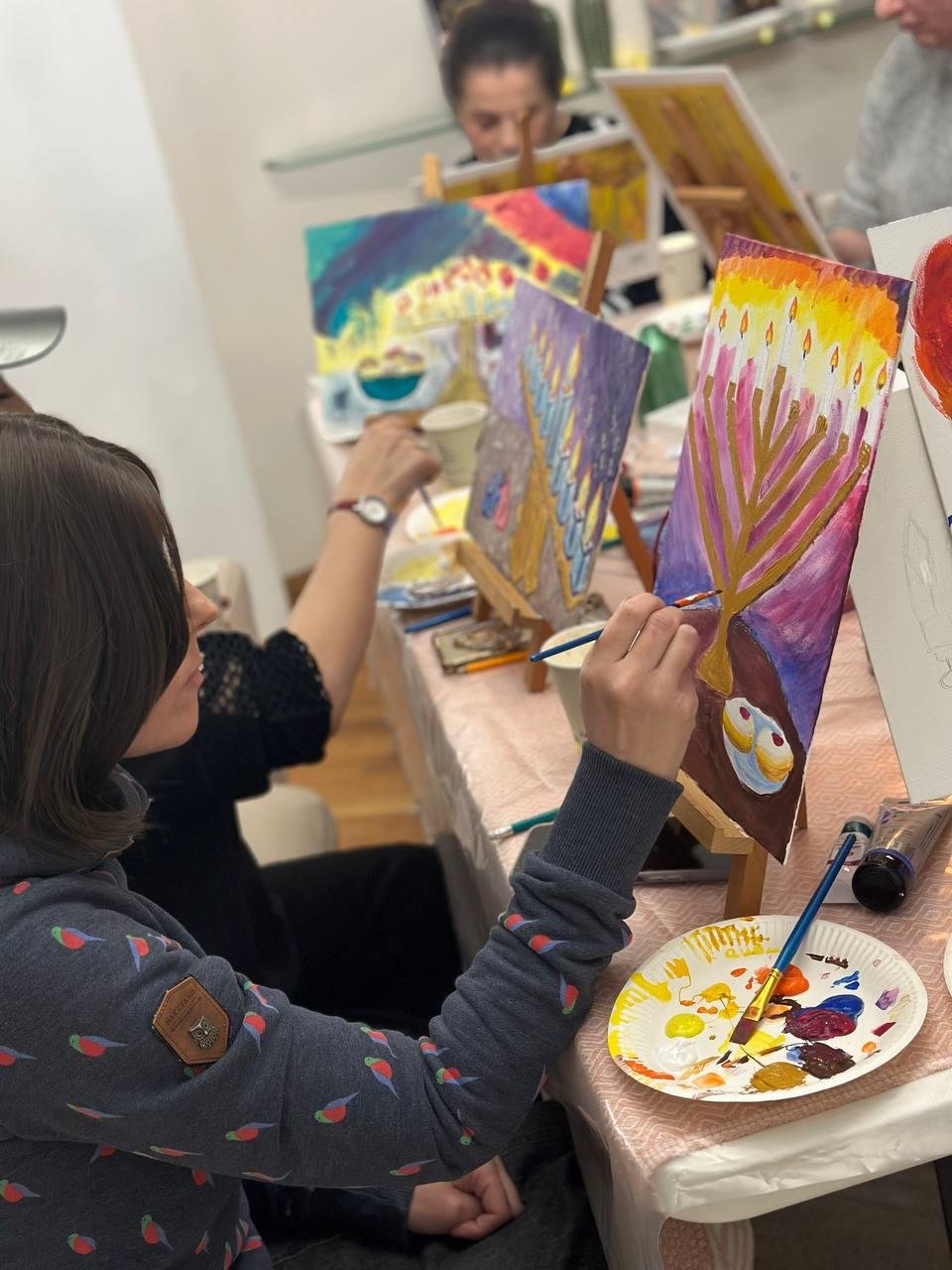 Weekly women's farbrengen (meetings)