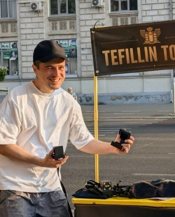 Наш Тфилин-драйв выходит на новый уровень: в центре города появилась мицва-станция!